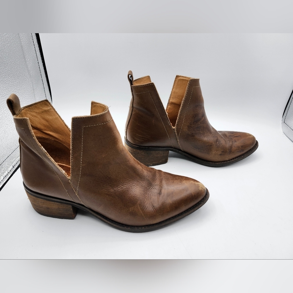 Diba Women's Brown Leather Ankle Booties Sz 8 - Picture 2 of 7